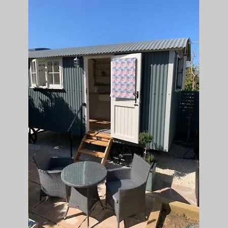 Trevone Luxury Shepherds Hut Close To The St Merryn